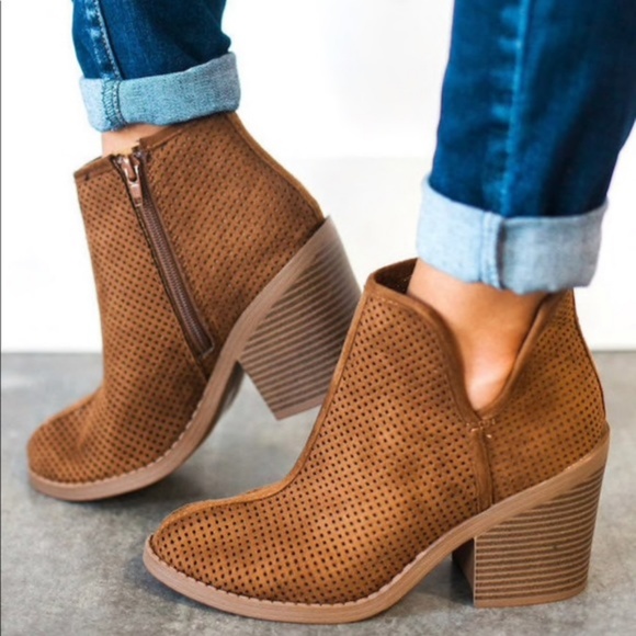 SALE Perforated chunky heel bootie - Picture 3 of 4